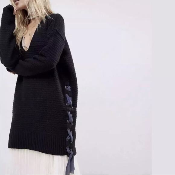 Free People Hearts In Laces Black Oversized Lace Up Sweater Size XS - Picture 1 of 7